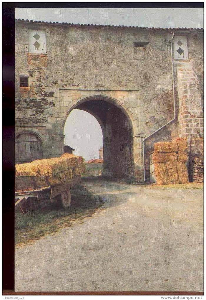 Le porche d'entrée du château dans les années 1970